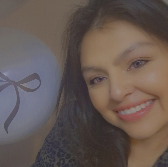 Meet your Posher, Stephanie - Picture 2 of 4